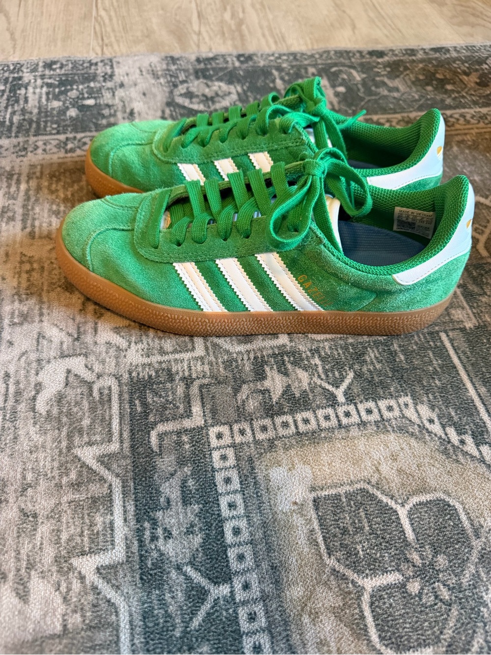 adidas Unisex Green Suede gazelle sneakers size 6.5 men’s 7.5 women’s